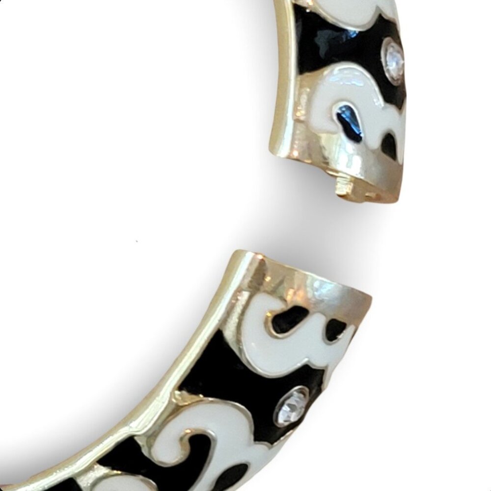 Beautiful Vintage-Inspired Black & White Enamel Bangle Bracelet - Picture 4 of 7
